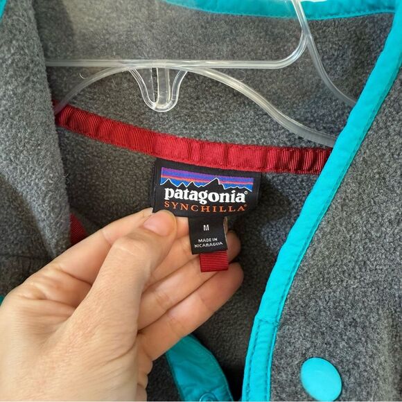 Patagonia Lightweight Synchilla Snap-T Pullover
In Nickel W/Epic Blue M - Picture 3 of 10